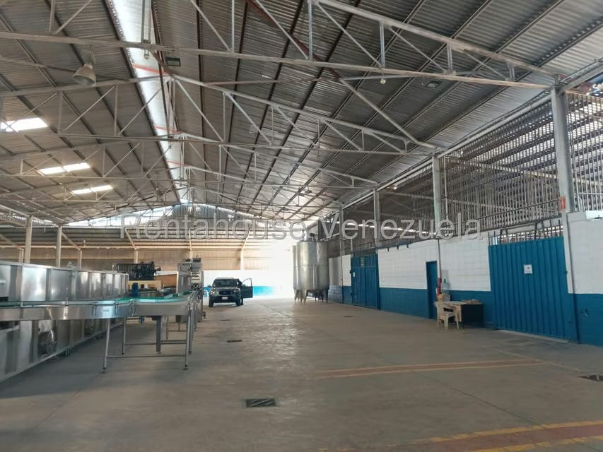 Comercial (Galpon - Deposito) en Venta en Zona Industrial 2, Lara - 12