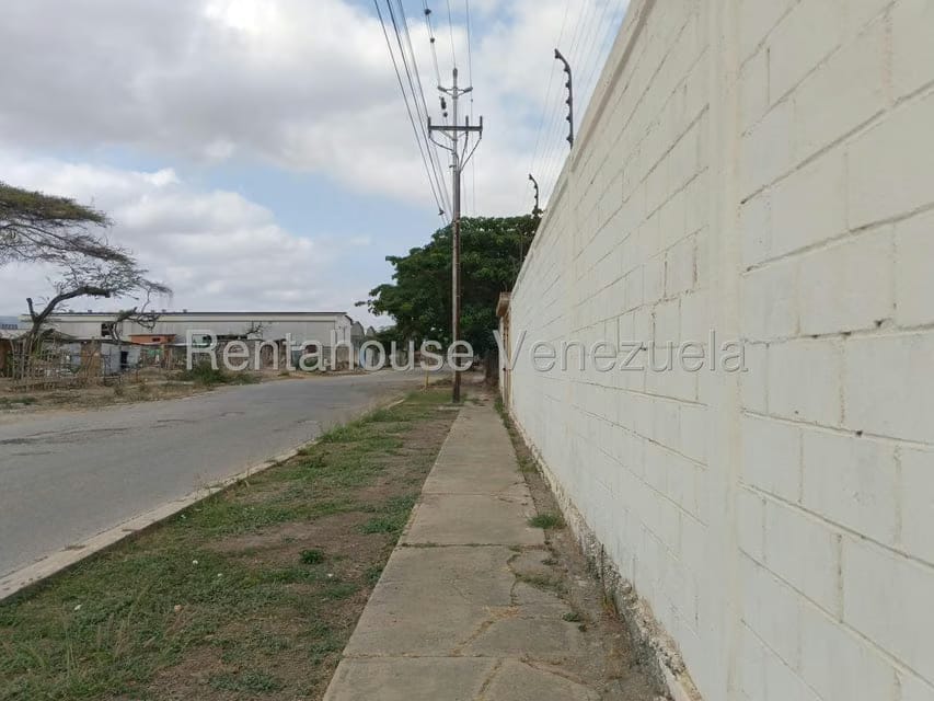 Comercial (Galpon - Deposito) en Venta en Zona Industrial 2, Lara - 16