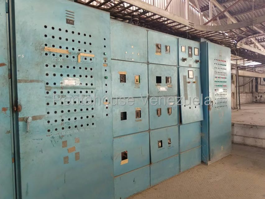 Comercial (Galpon - Deposito) en Venta en Zona Industrial 2, Lara - 24