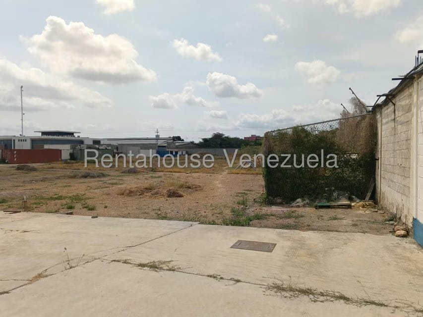 Comercial (Galpon - Deposito) en Venta en Zona Industrial 2, Lara - 26