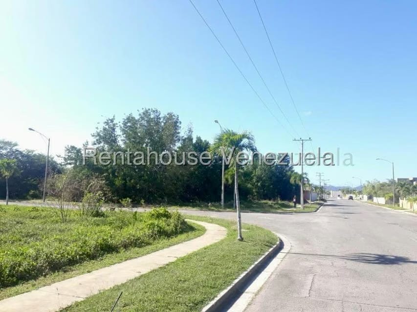 Terreno (Residencial) en Venta en Puerto Encantado, Miranda - 4