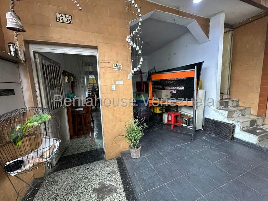 Casa (Duplex) en Venta en Catia, Distrito Metropolitano - 2