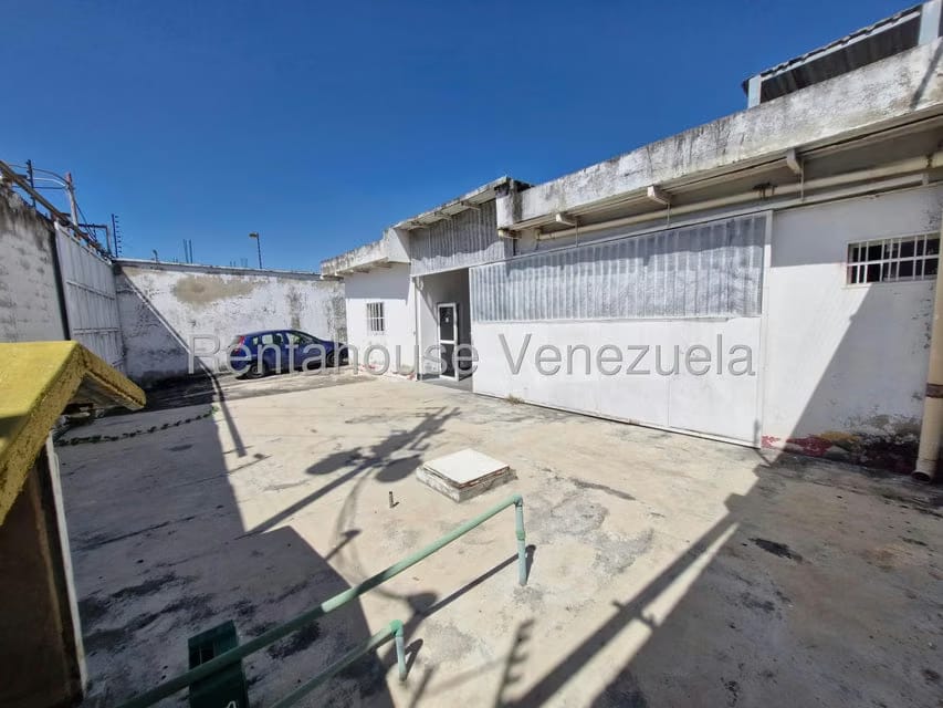 Comercial (Local Comercial) en Venta en Santa Rita, Aragua - 2