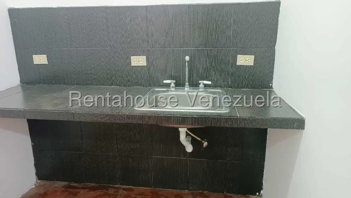 Comercial (Local Comercial) en Alquiler en Zona Oeste, Lara - 16