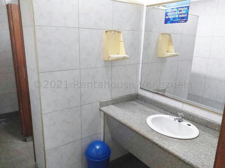 Comercial (Local Comercial) en Venta en La Atlantida, Vargas - 32