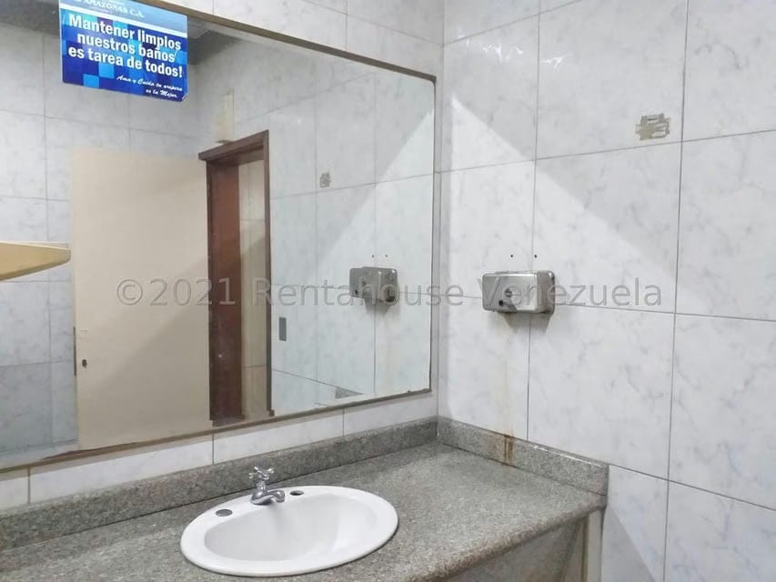Comercial (Local Comercial) en Venta en La Atlantida, Vargas - 35