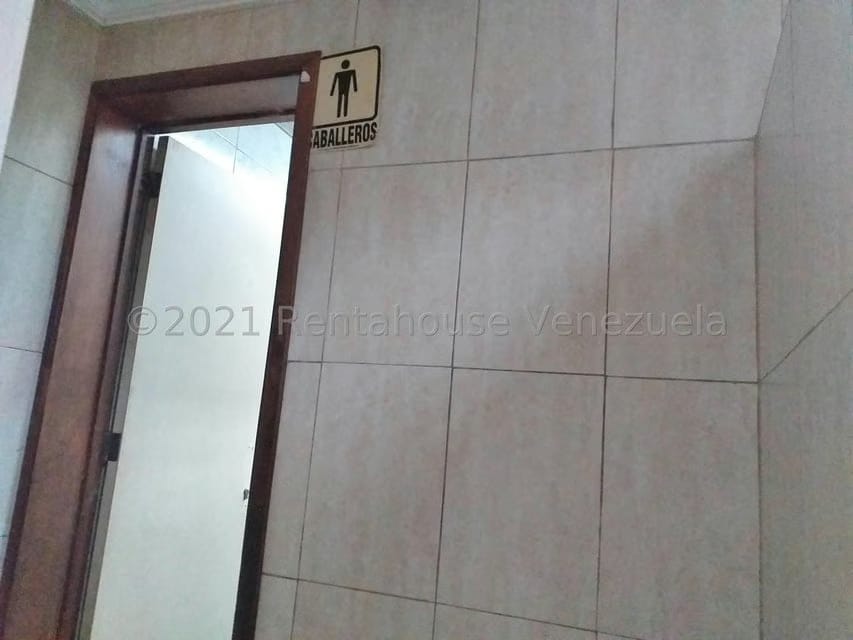 Comercial (Local Comercial) en Venta en La Atlantida, Vargas - 36