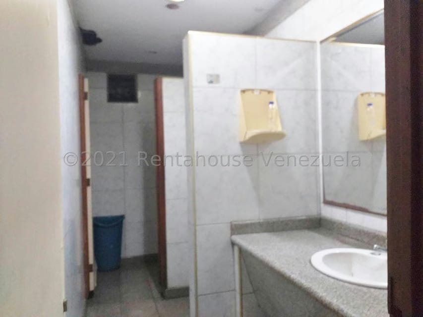 Comercial (Local Comercial) en Venta en La Atlantida, Vargas - 37