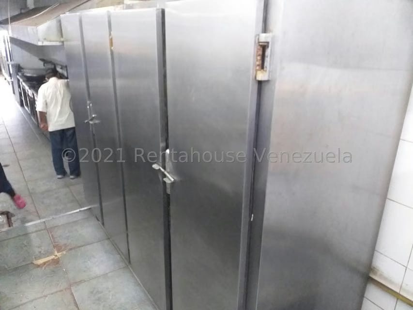 Comercial (Local Comercial) en Venta en La Atlantida, Vargas - 54