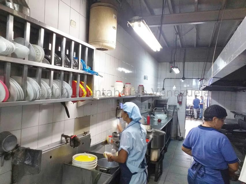 Comercial (Local Comercial) en Venta en La Atlantida, Vargas - 56