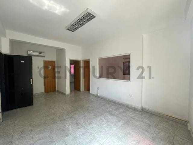 Excelente oficina de 65 mts2 en alquiler en Los Chaguaramos - 11