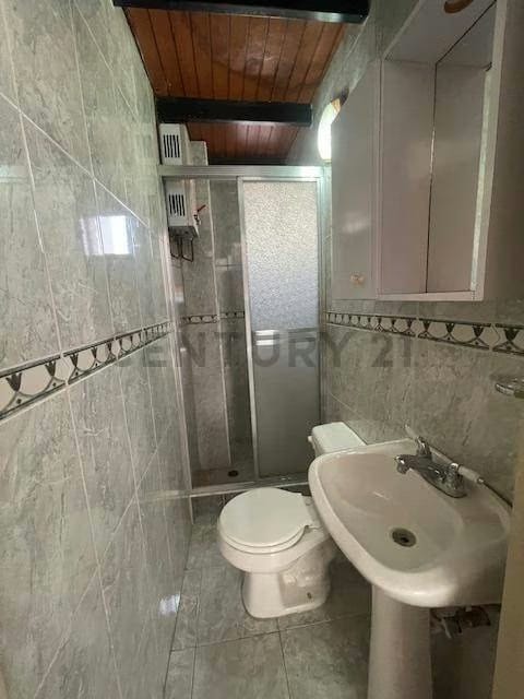 Excelente oficina de 65 mts2 en alquiler en Los Chaguaramos - 22