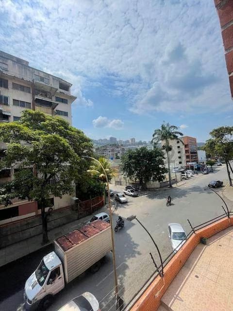 Excelente oficina de 65 mts2 en alquiler en Los Chaguaramos - 24