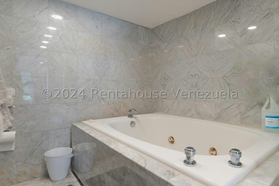 Apartamento (1 Nivel) en Venta en Lomas de La Lagunita, Distrito Metropolitano - 38