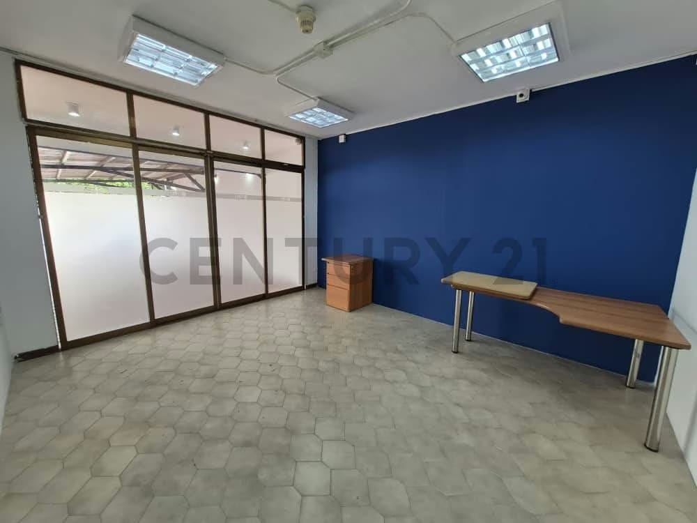 Century21 ofrece en venta Quinta para uso empresarial - 4