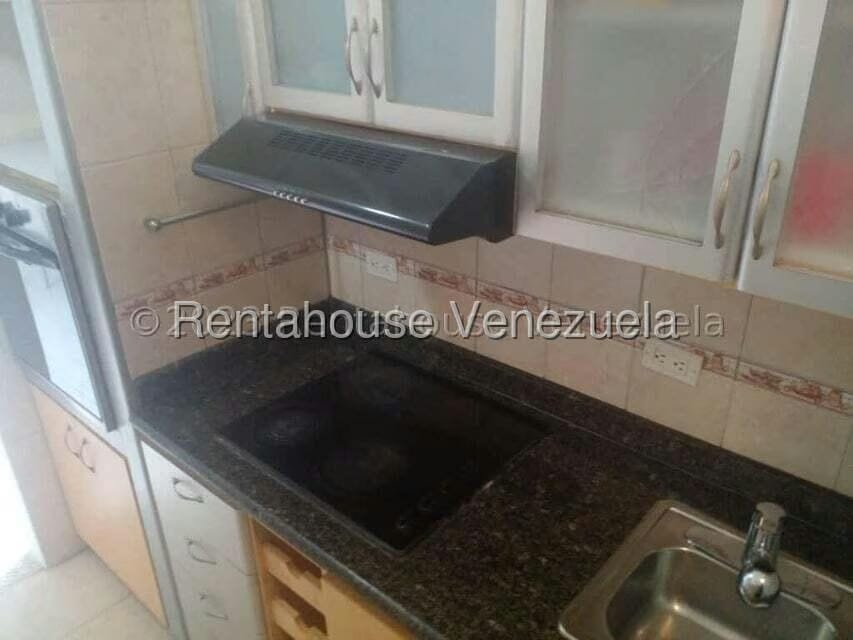 Apartamento (1 Nivel) en Alquiler en Los Dos Caminos, Distrito Metropolitano - 11