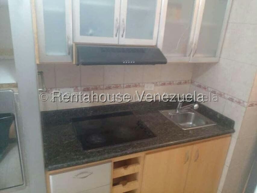 Apartamento (1 Nivel) en Alquiler en Los Dos Caminos, Distrito Metropolitano - 12