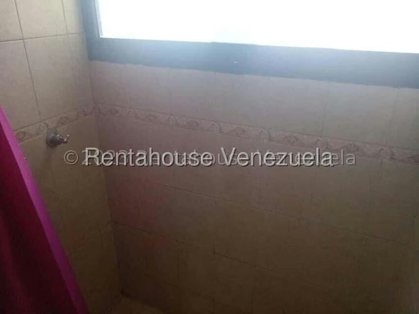 Apartamento (1 Nivel) en Alquiler en Los Dos Caminos, Distrito Metropolitano - 15