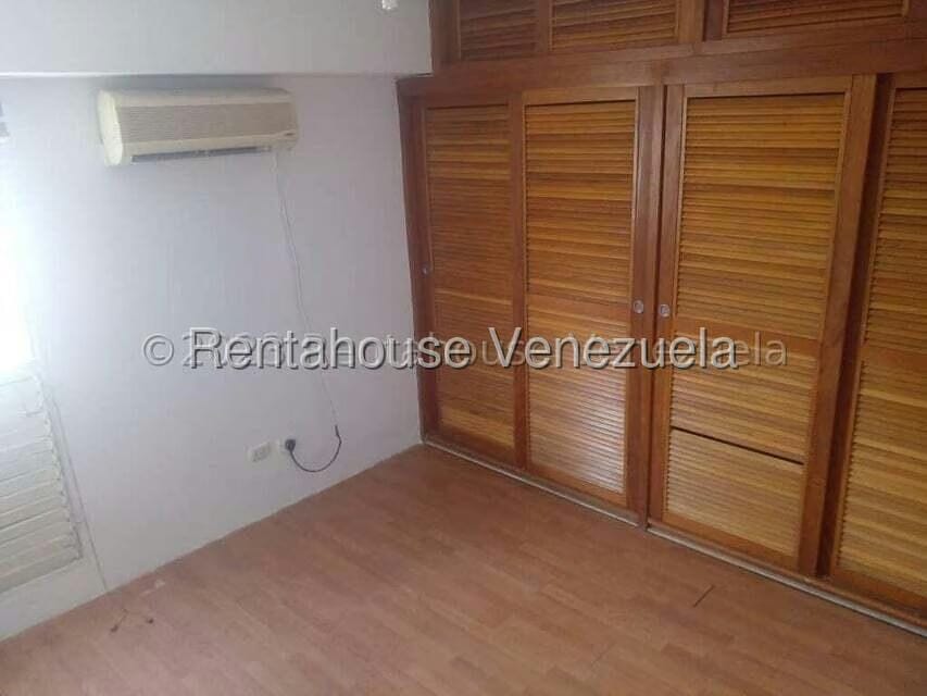 Apartamento (1 Nivel) en Alquiler en Los Dos Caminos, Distrito Metropolitano - 16