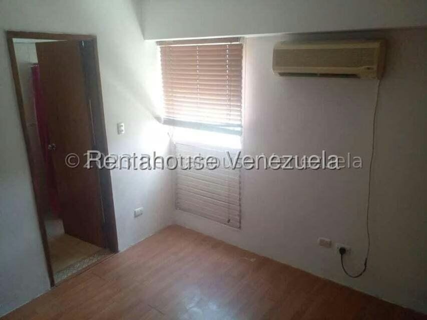 Apartamento (1 Nivel) en Alquiler en Los Dos Caminos, Distrito Metropolitano - 18