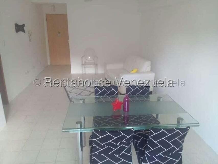 Apartamento (1 Nivel) en Alquiler en Los Dos Caminos, Distrito Metropolitano - 4