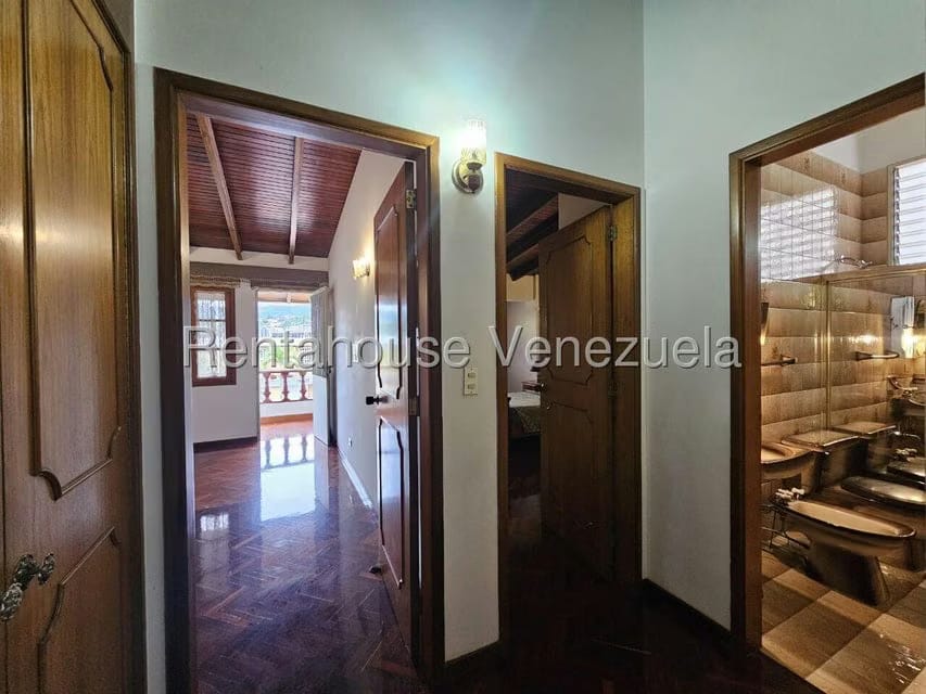 Casa (Multipes Niveles) en Venta en Colinas de La California, Distrito Metropolitano - 86