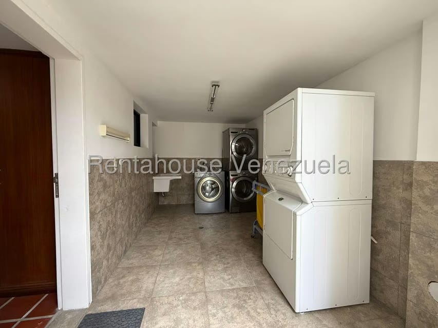 Casa (Multipes Niveles) en Venta en Colinas del Tamanaco, Distrito Metropolitano - 61