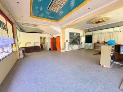 Edificio comercial con 9 locales - 2