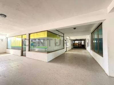 Edificio comercial con 9 locales - 4