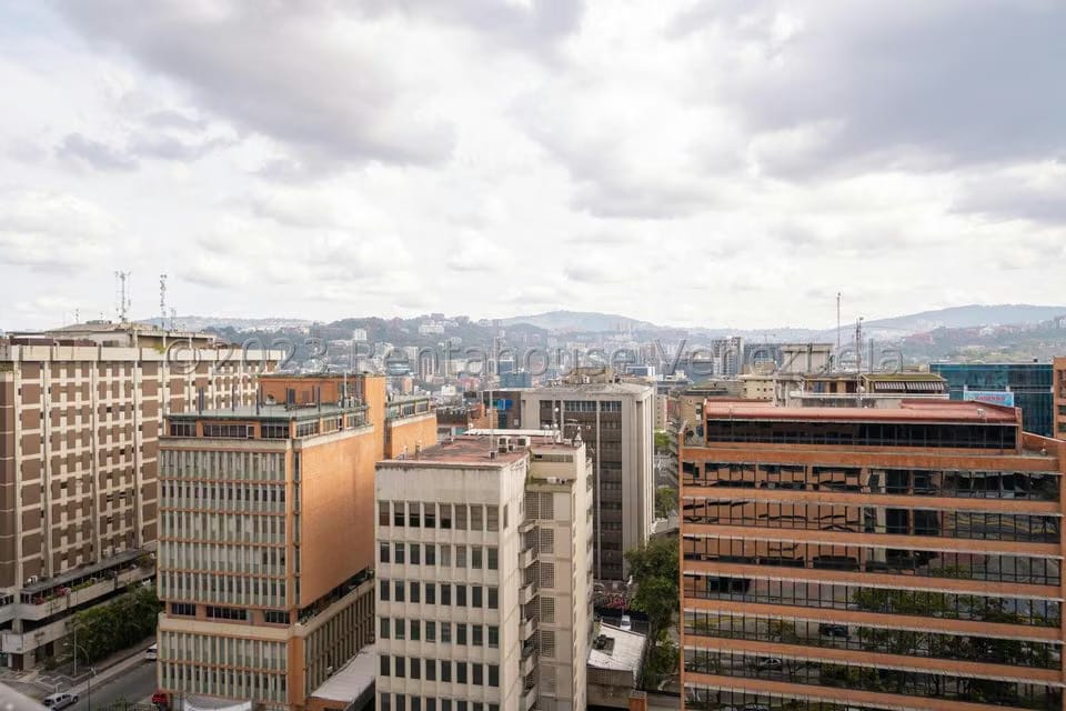 Comercial (Oficina) en Alquiler en Campo Alegre, Distrito Metropolitano - 11