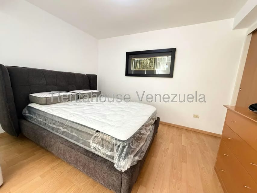 Apartamento (1 Nivel) en Alquiler en Lomas de Las Mercedes, Distrito Metropolitano - 4
