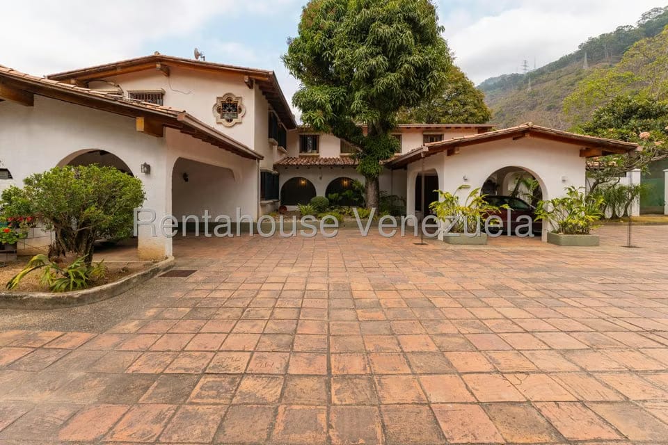 Casa (Colonial) en Venta en Country Club, Distrito Metropolitano - 2