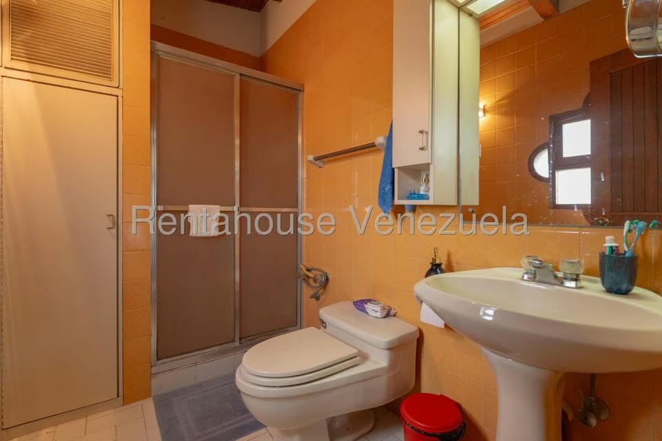 Casa (Colonial) en Venta en Country Club, Distrito Metropolitano - 30