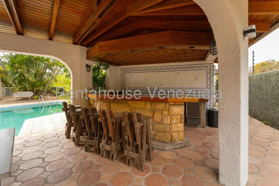 Casa (Colonial) en Venta en Country Club, Distrito Metropolitano - 41