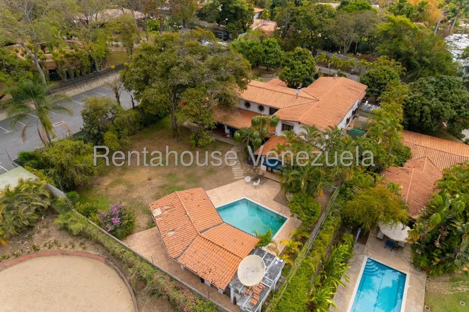 Casa (Colonial) en Venta en Country Club, Distrito Metropolitano - 45