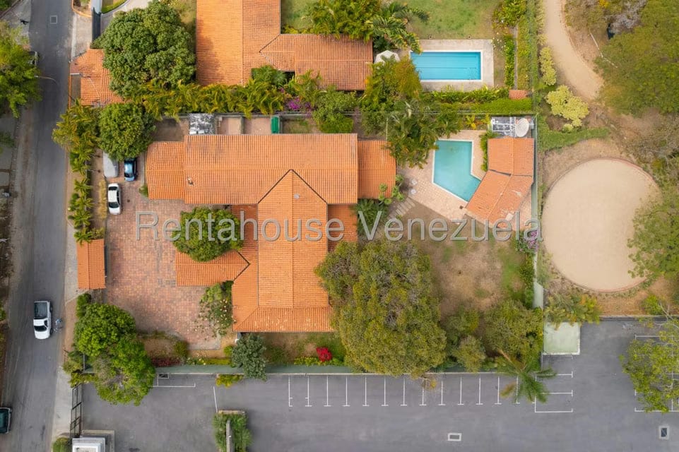 Casa (Colonial) en Venta en Country Club, Distrito Metropolitano - 46