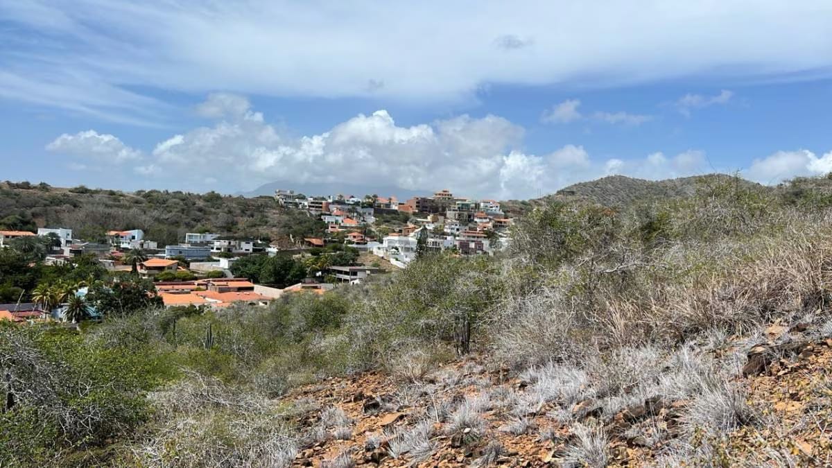 Venta terreno con vista al mar en Pampatar - Margarita