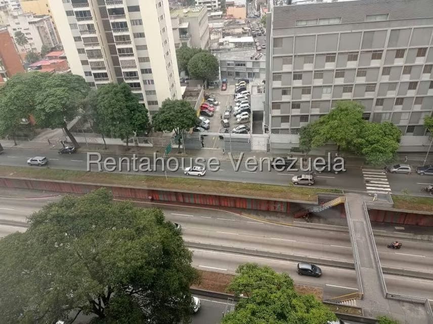 Comercial (Local Comercial) en Alquiler en El Recreo, Distrito Metropolitano - 12