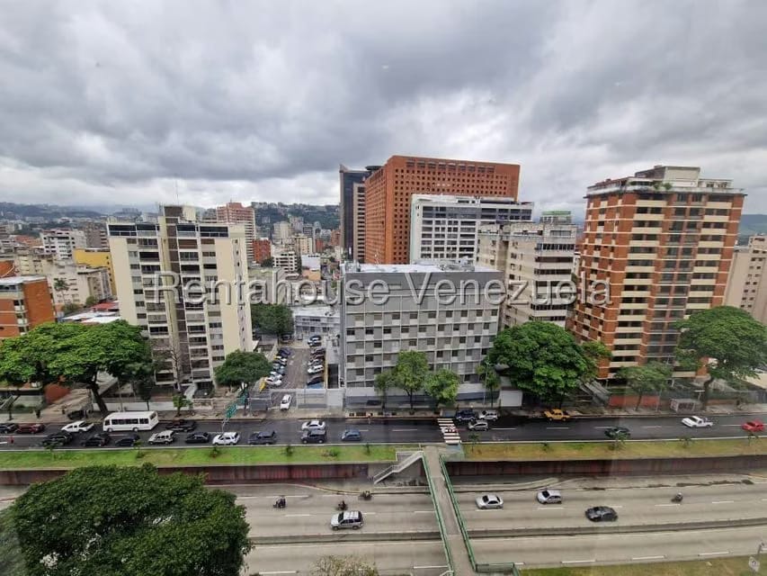Comercial (Local Comercial) en Alquiler en El Recreo, Distrito Metropolitano - 13
