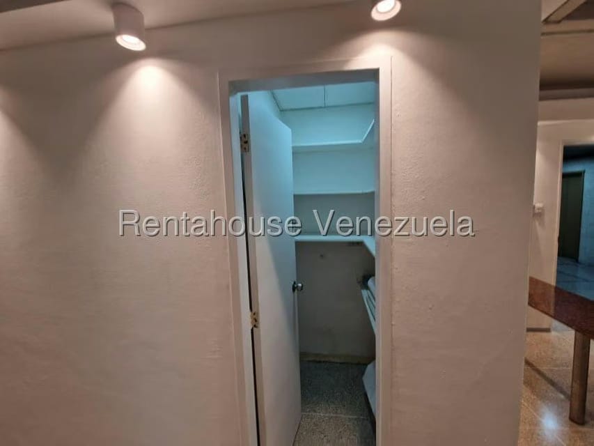 Comercial (Local Comercial) en Alquiler en El Recreo, Distrito Metropolitano - 7