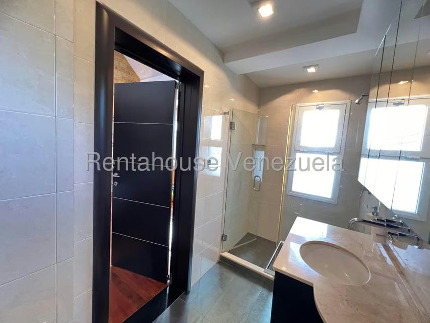Casa (Duplex) en Venta en La Lagunita Country Club, Distrito Metropolitano - 41