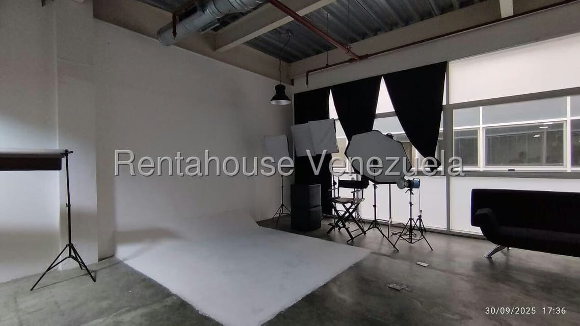 Comercial (Oficina) en Alquiler en Cerro Verde, Distrito Metropolitano - 11
