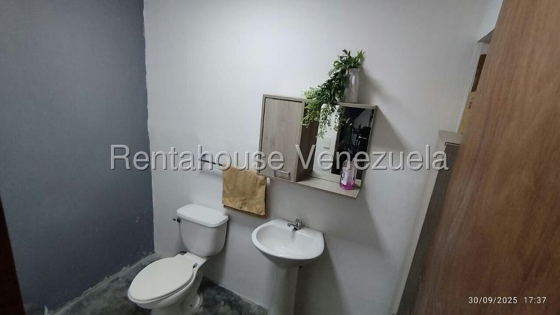 Comercial (Oficina) en Alquiler en Cerro Verde, Distrito Metropolitano - 15