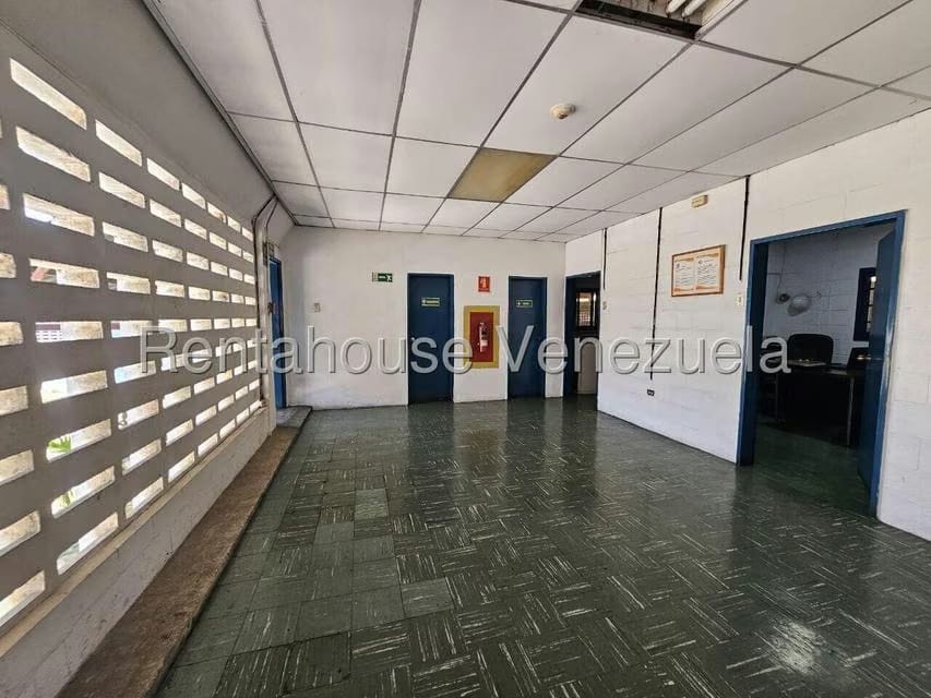 Comercial (Local Comercial) en Venta en Zona Industrial 1, Lara - 18