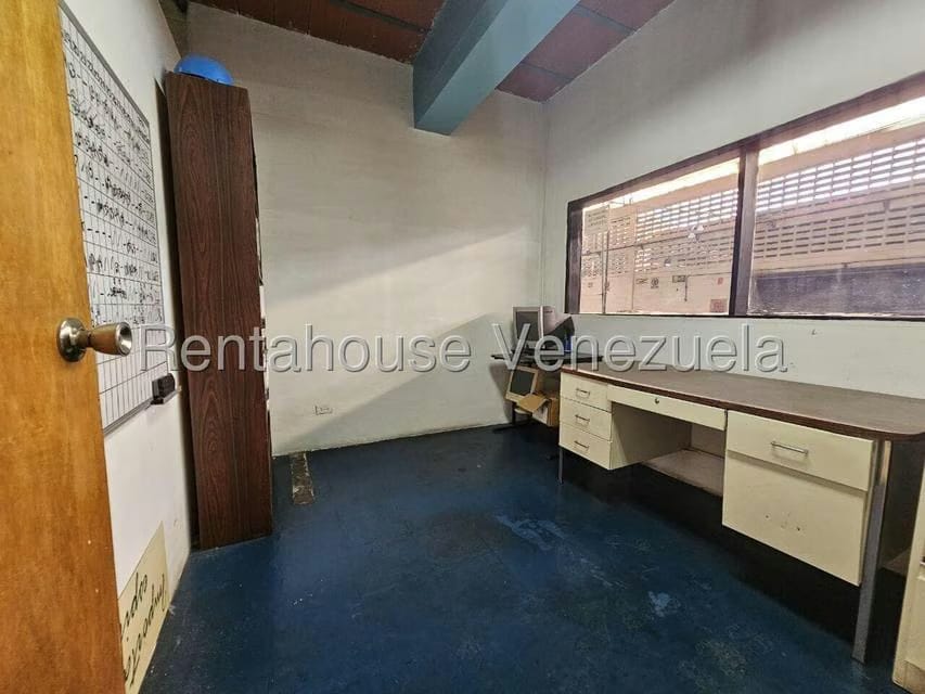 Comercial (Local Comercial) en Venta en Zona Industrial 1, Lara - 30