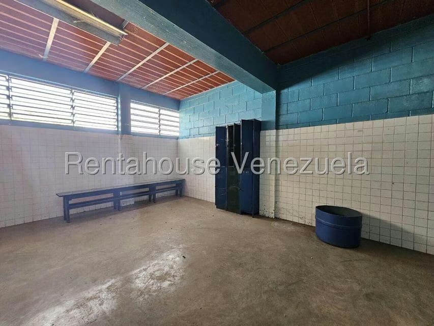 Comercial (Local Comercial) en Venta en Zona Industrial 1, Lara - 33