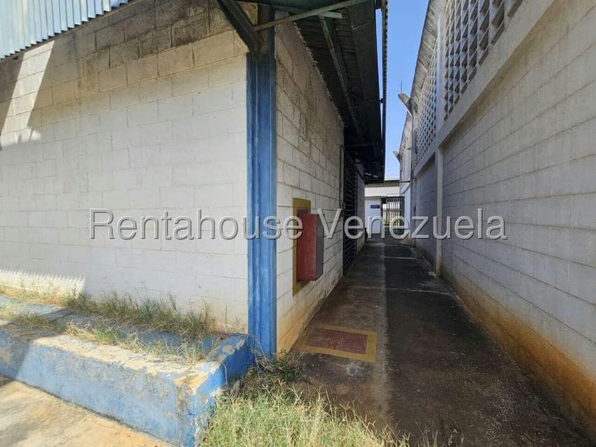 Comercial (Local Comercial) en Venta en Zona Industrial 1, Lara - 42
