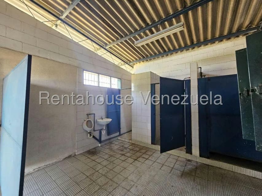 Comercial (Local Comercial) en Venta en Zona Industrial 1, Lara - 61