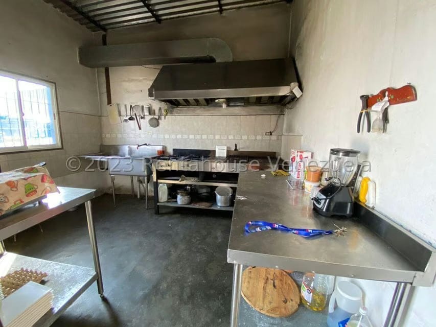 Comercial (Local Comercial) en Venta en Parroquia Juan de Villegas, Lara - 35