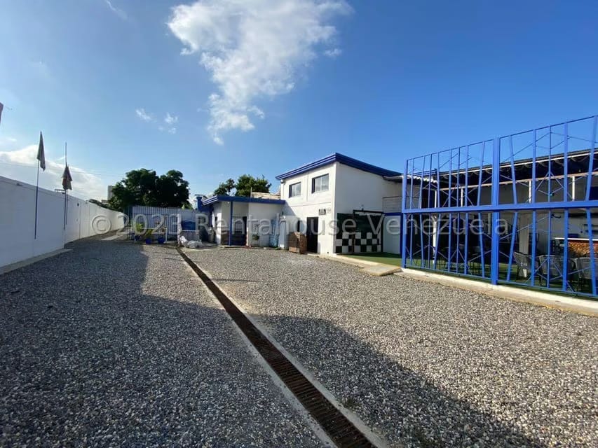 Comercial (Local Comercial) en Venta en Parroquia Juan de Villegas, Lara - 56
